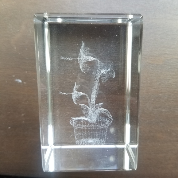 Engraved Crystal 3D Glass Art Flower Decor Gift Keepsake Paperweight 2x2x3 - Picture 4 of 6